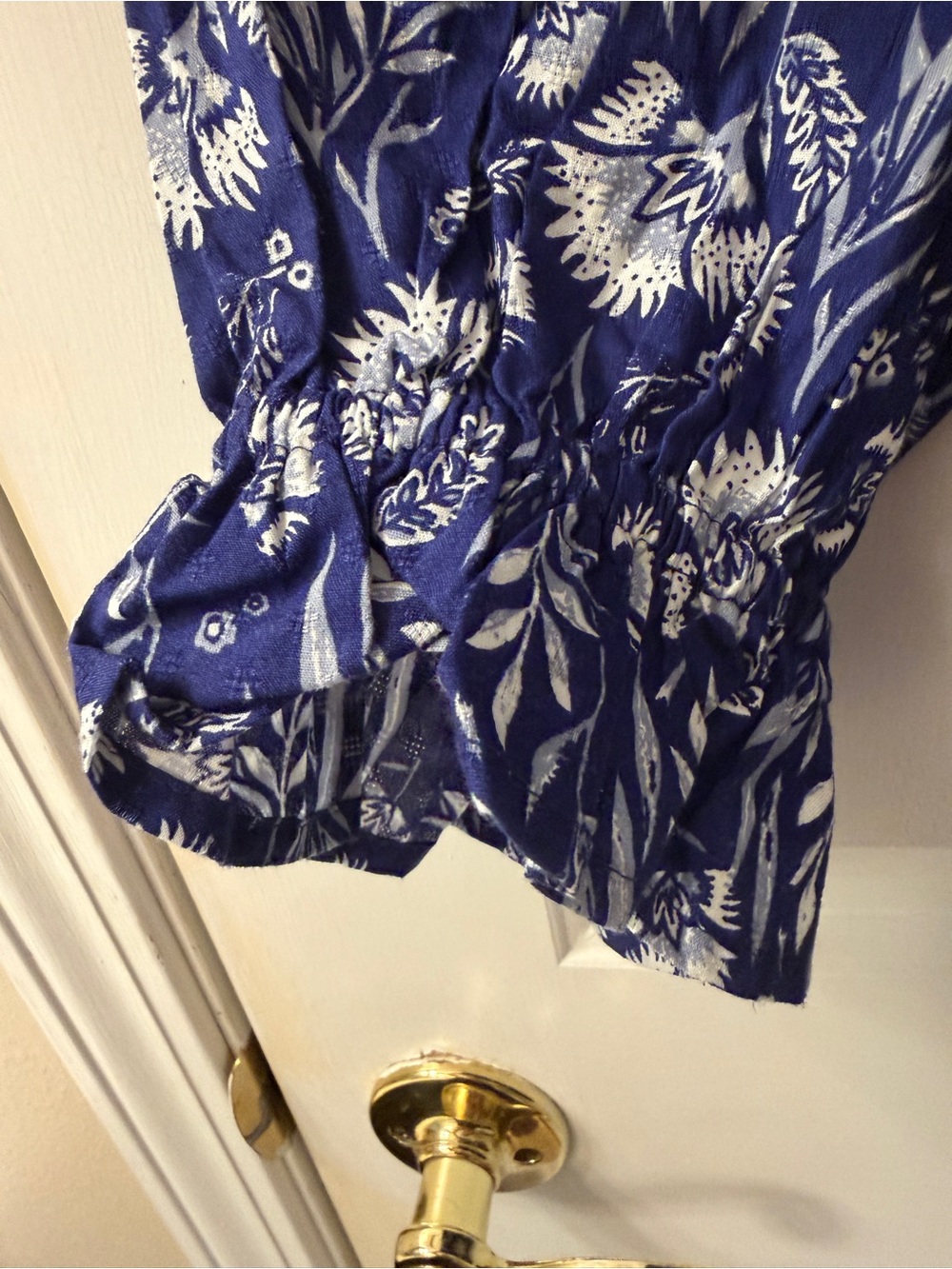 🩷 Universal Thread Navy & White Floral Ruffle Peplum Top size M 🩷 - Picture 7 of 10